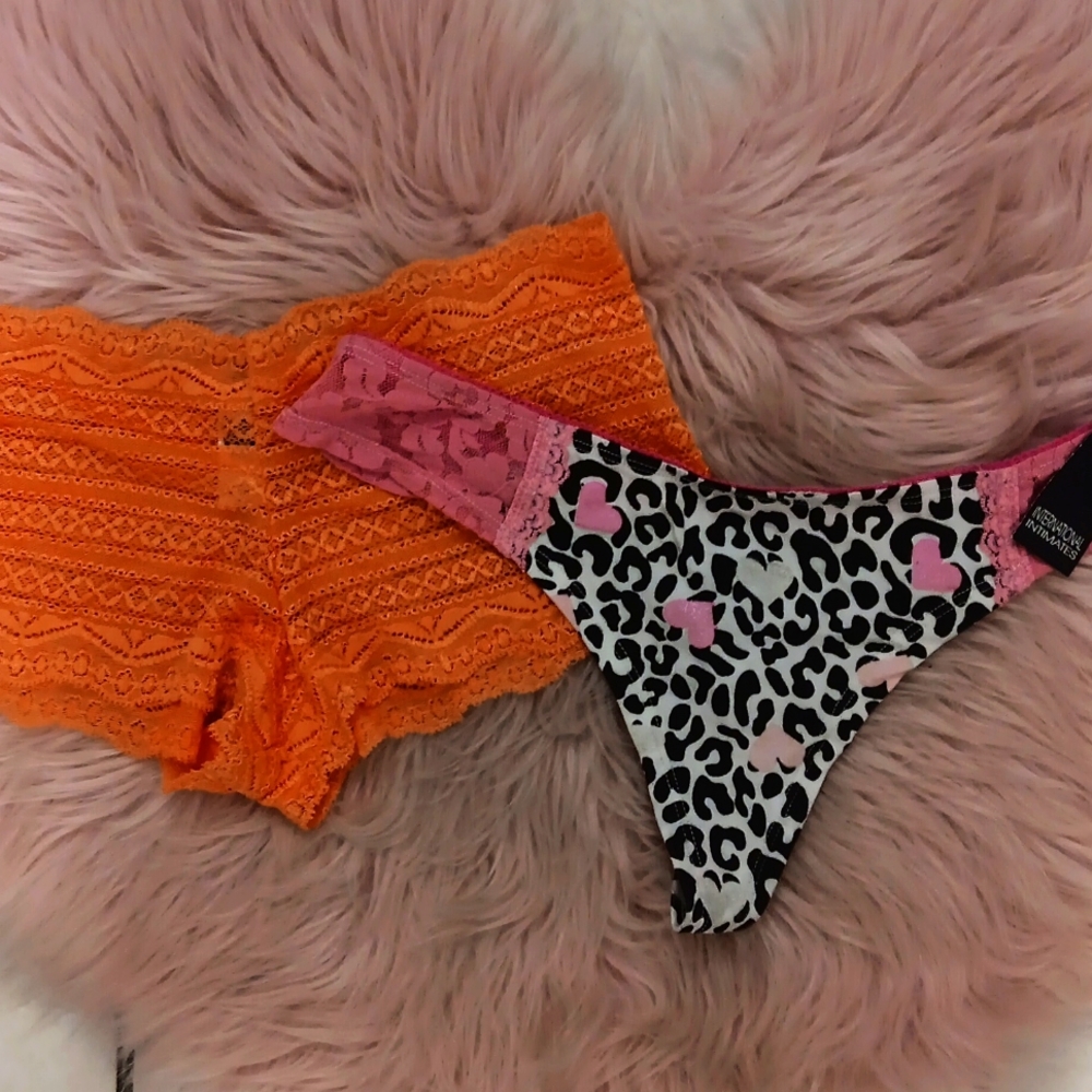 NWOT VICTORIA'S SECRET LACE BOYSHORT & NWT G-STRING PANTY-M